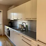 Daire Lovely 3-room Gem In The Heart Of