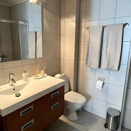 아파트 Lovely 3-room Gem In The Heart Of *