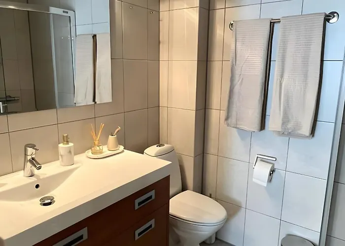 Apartamento Lovely 3-room Gem In The Heart Of *